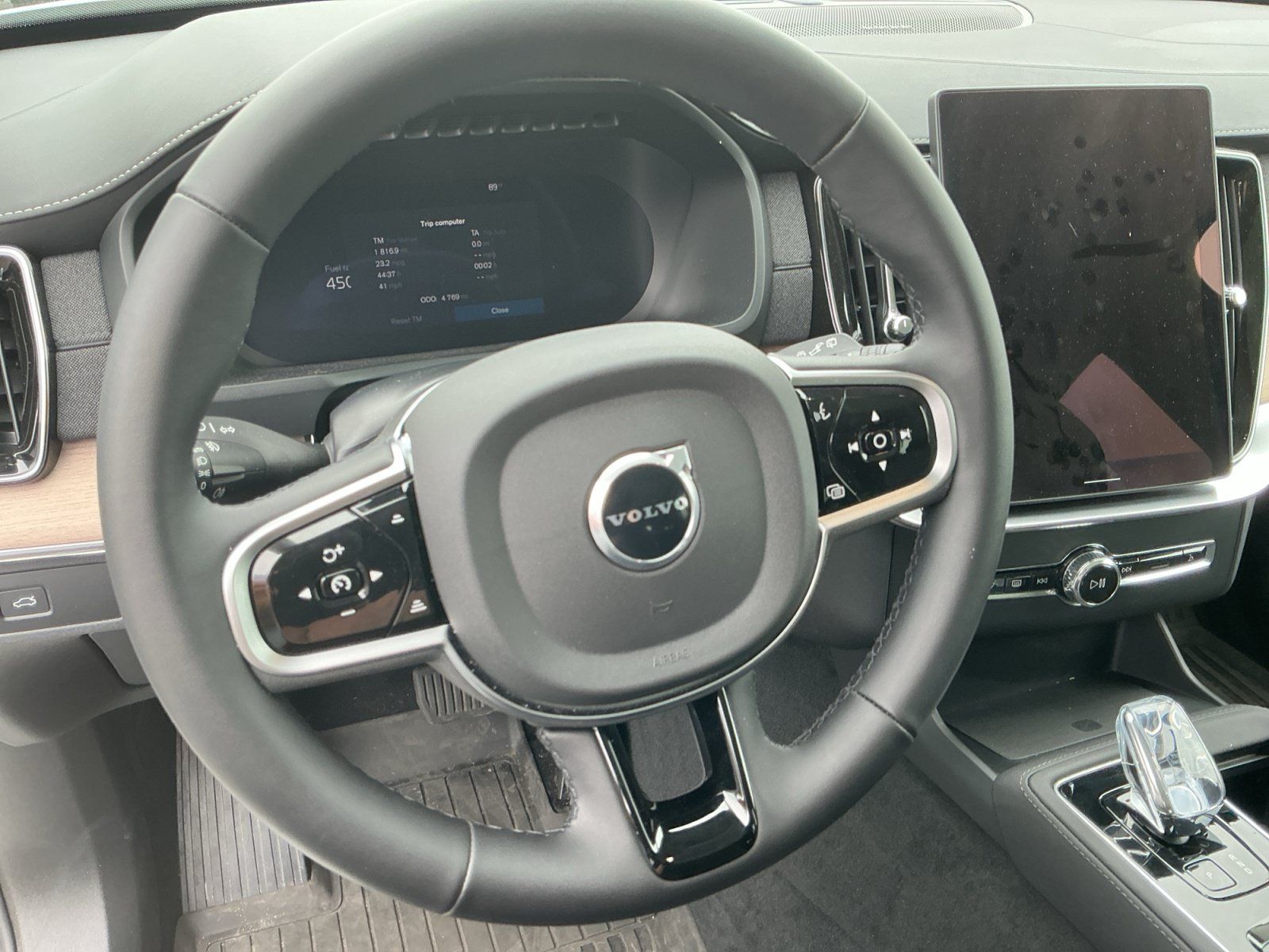 2026 Volvo XC90 Plus - Photo 12