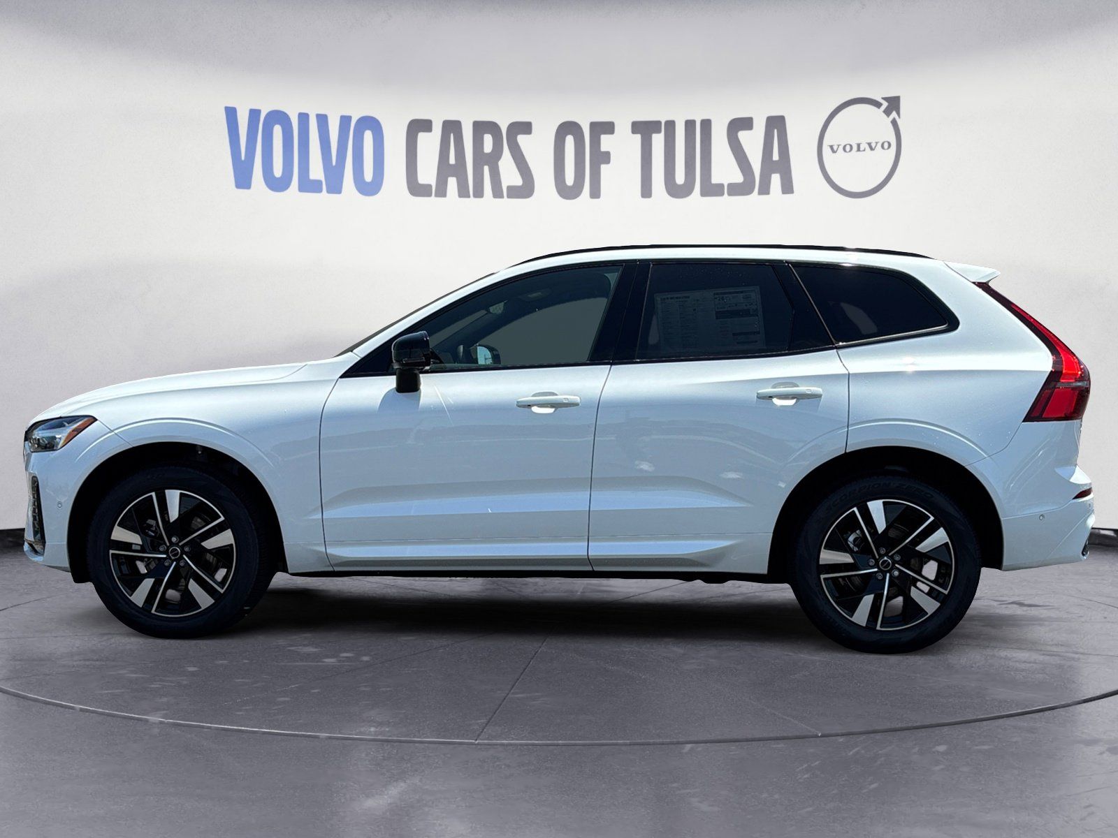 2026 Volvo XC60 B5 Plus photo 2