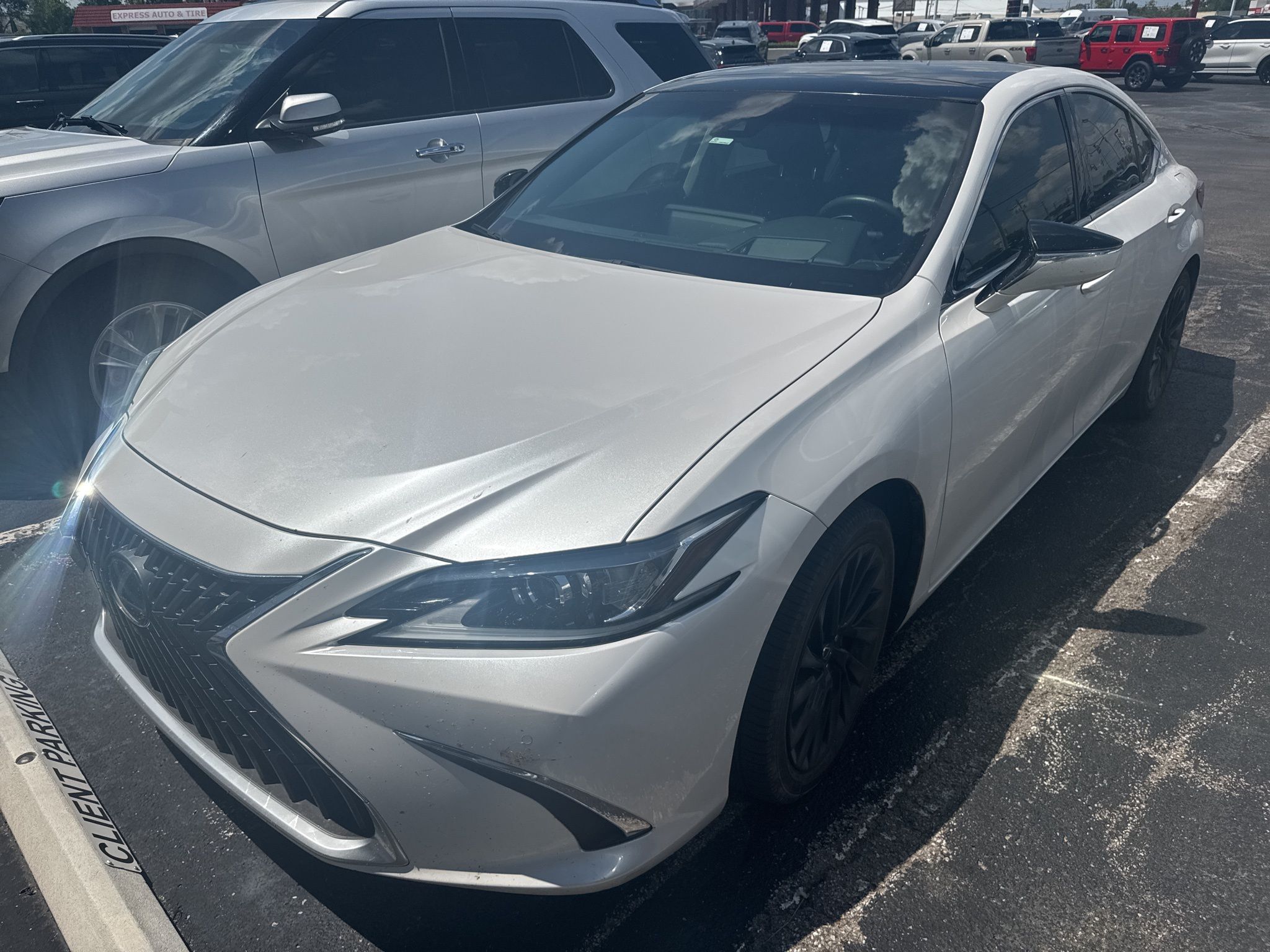 2022 Lexus ES 350 Luxury photo 2