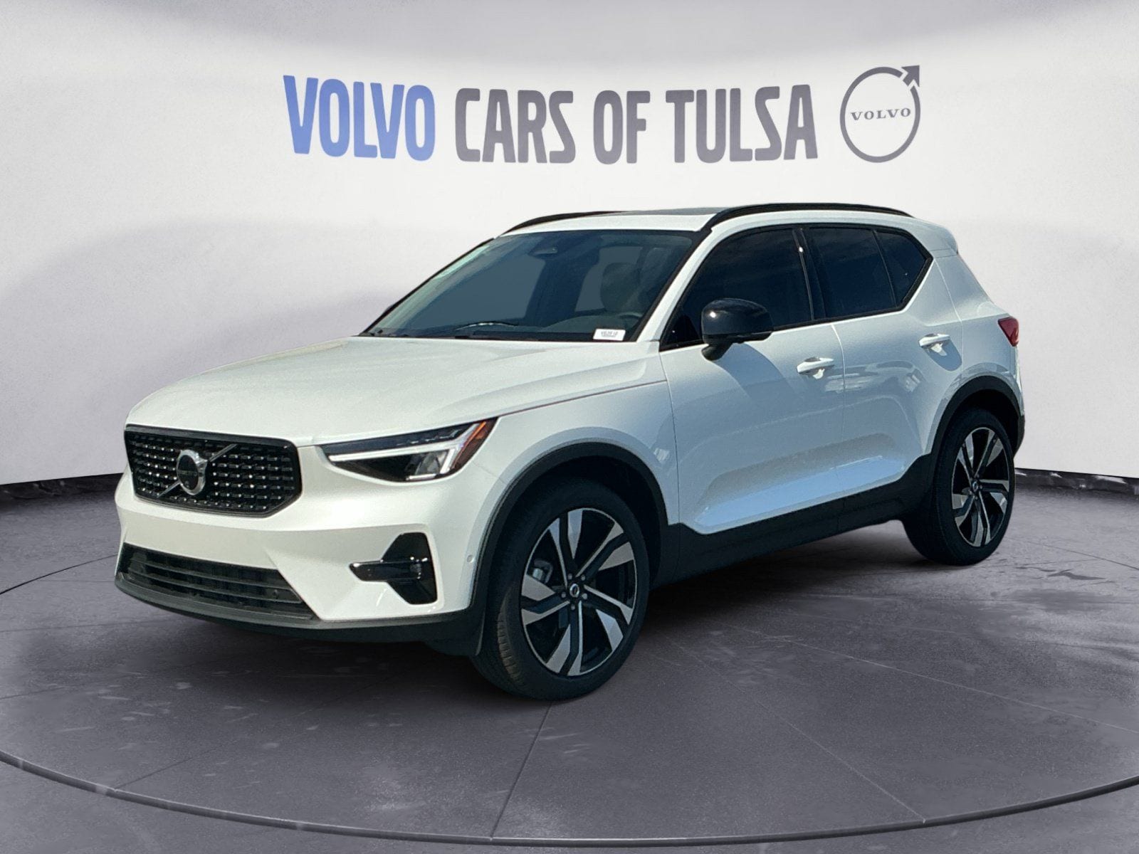 2026 Volvo XC40 SUV 