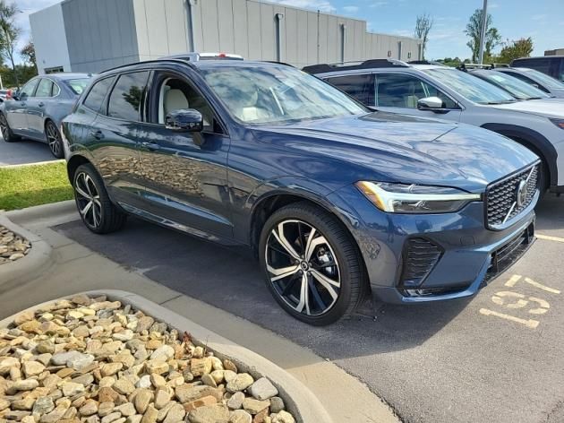 2024 Volvo XC60 B5 Ultimate photo 2