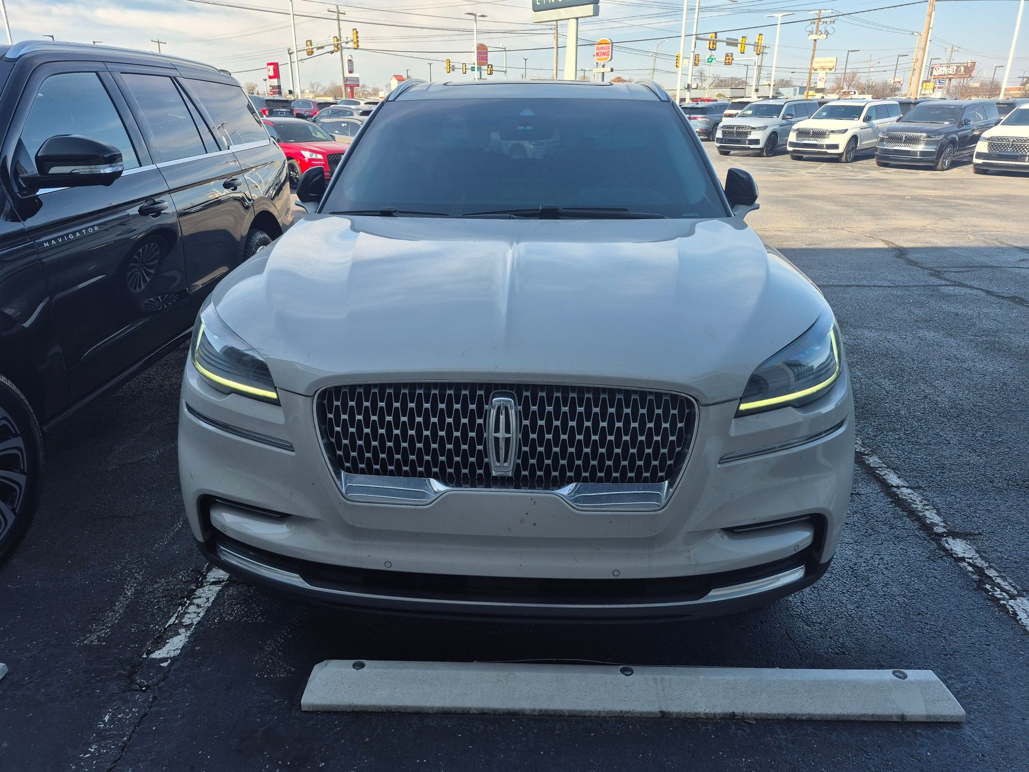 2023 Lincoln Aviator Base's photo