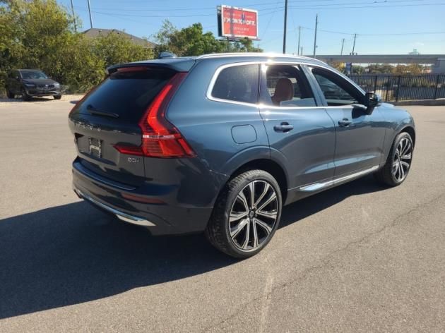 2023 Volvo XC60 B5 Ultimate photo 2