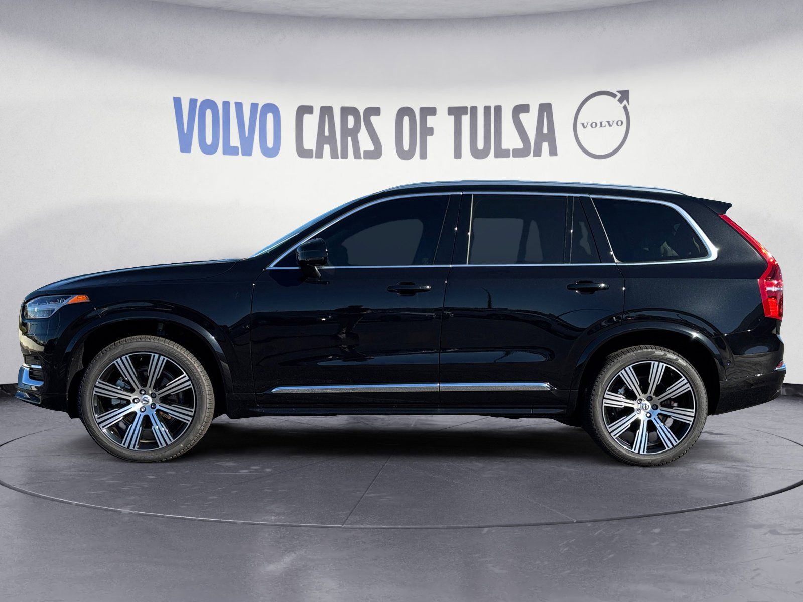 2025 Volvo XC90 B5 Plus photo 2