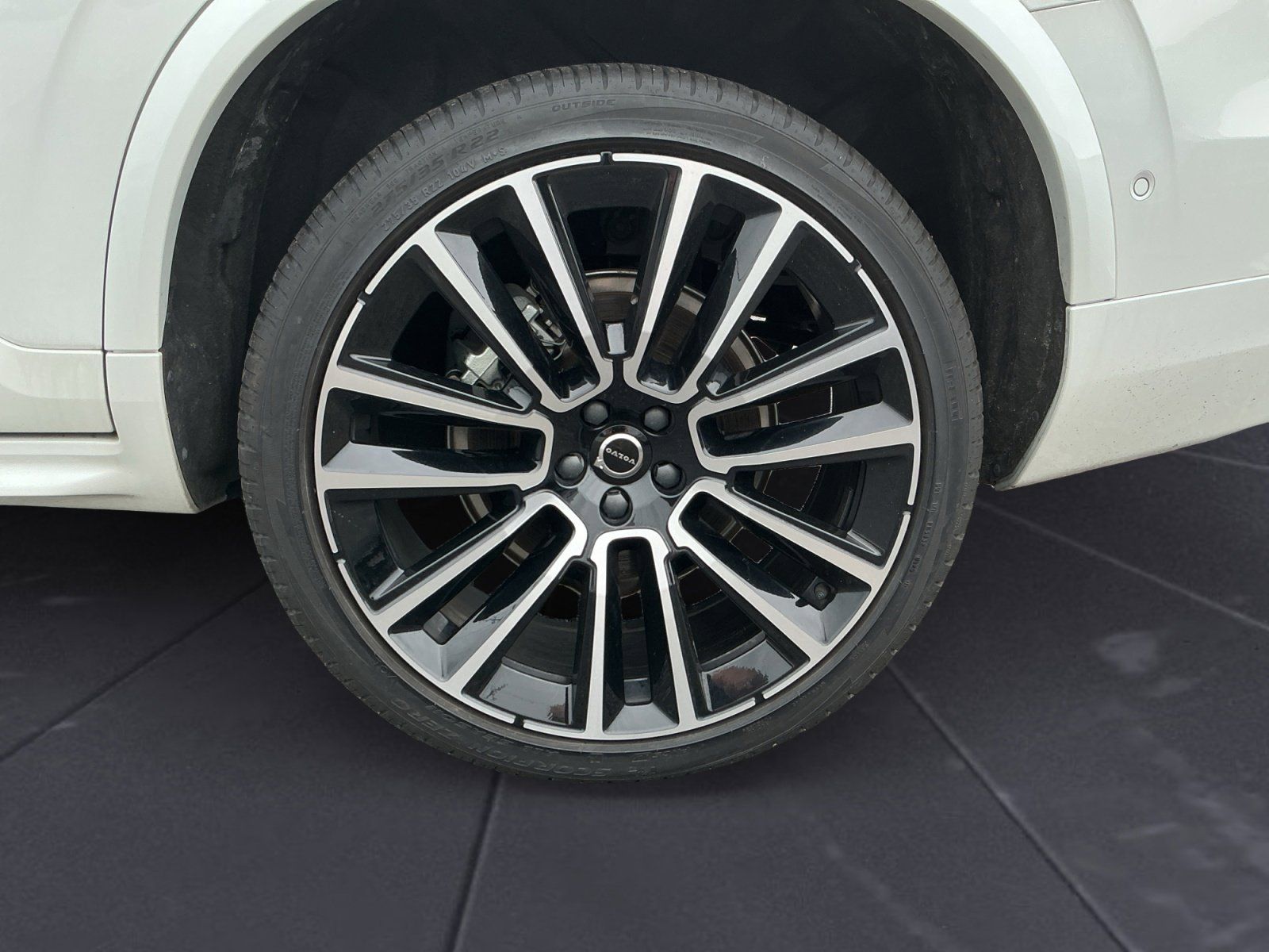 2026 Volvo XC90 Plus - Photo 14