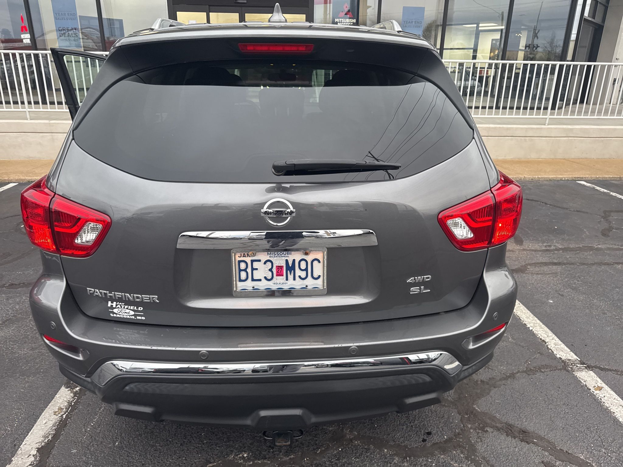 2019 Nissan Pathfinder SL photo 2