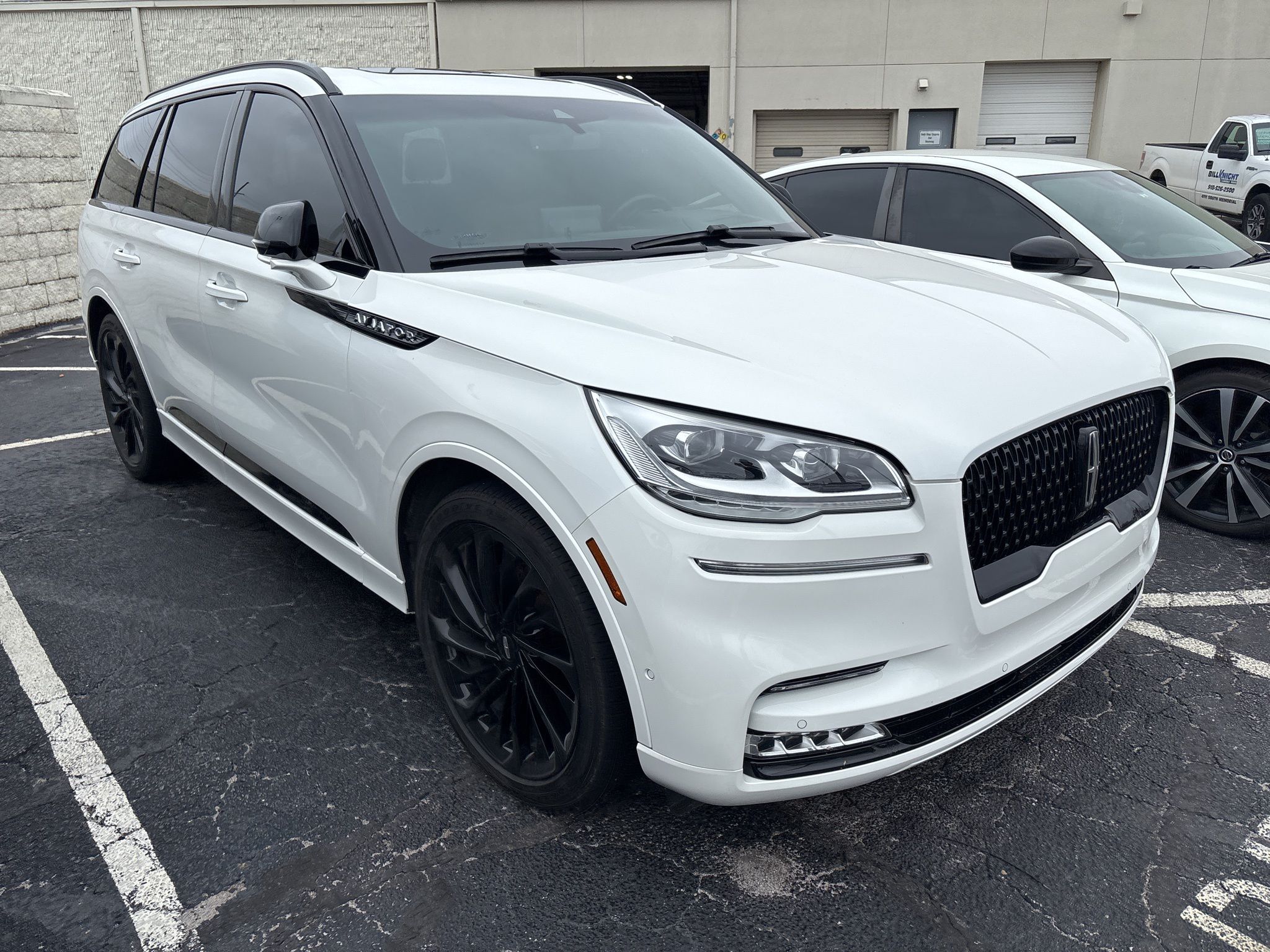 2023 Lincoln Aviator Black Label photo 3