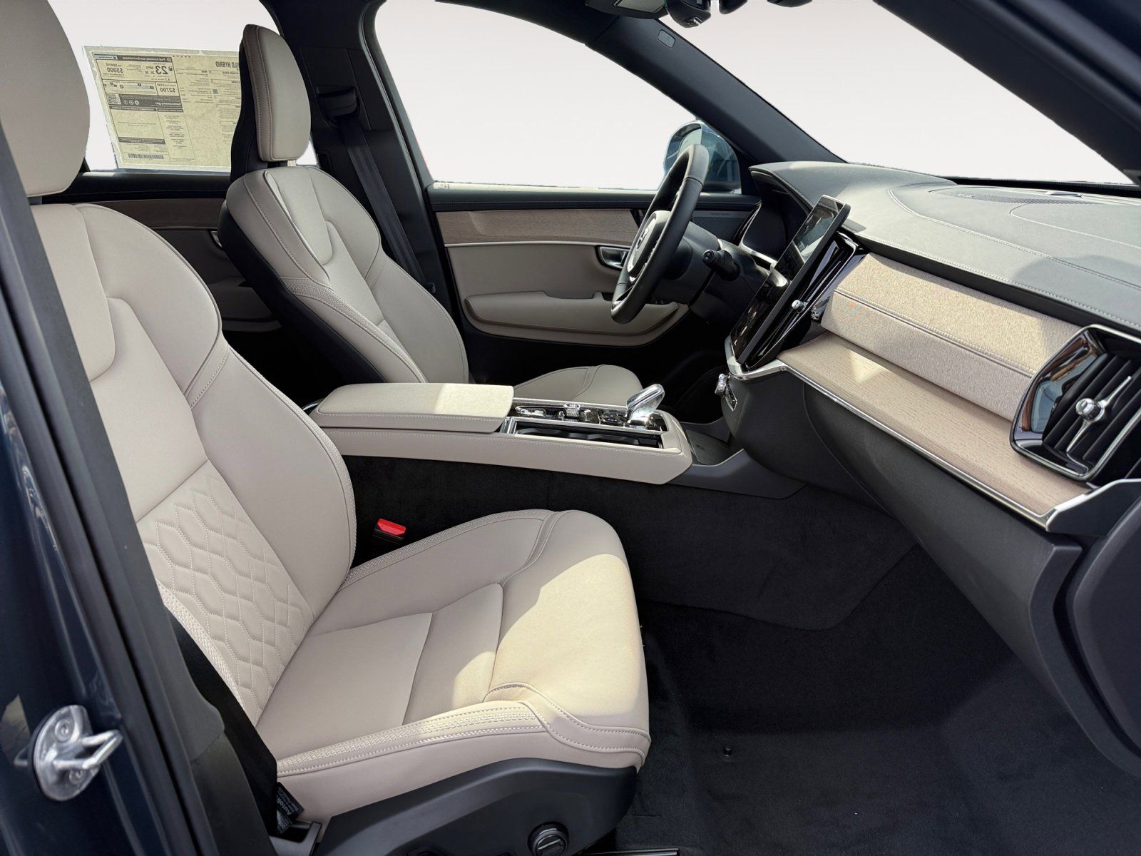 2026 Volvo XC90 Plus - Photo 15