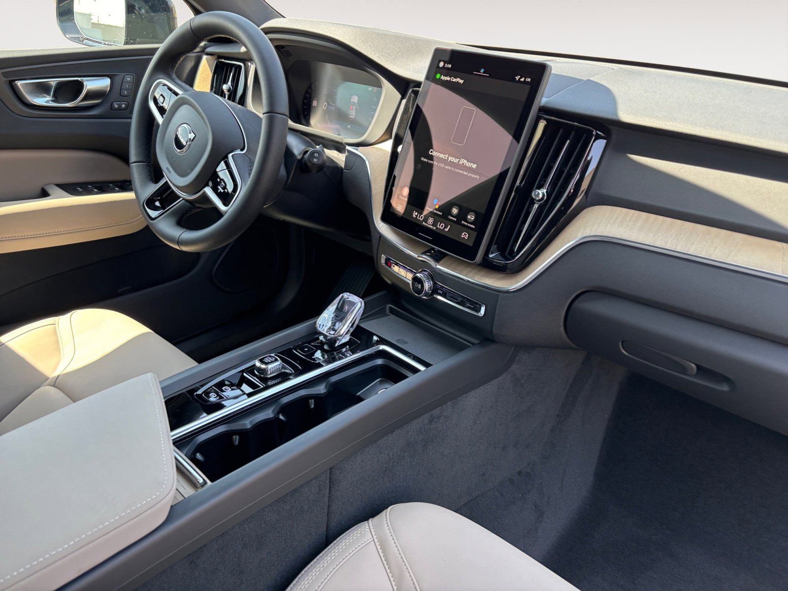 2026 Volvo XC60 Plus - Photo 10