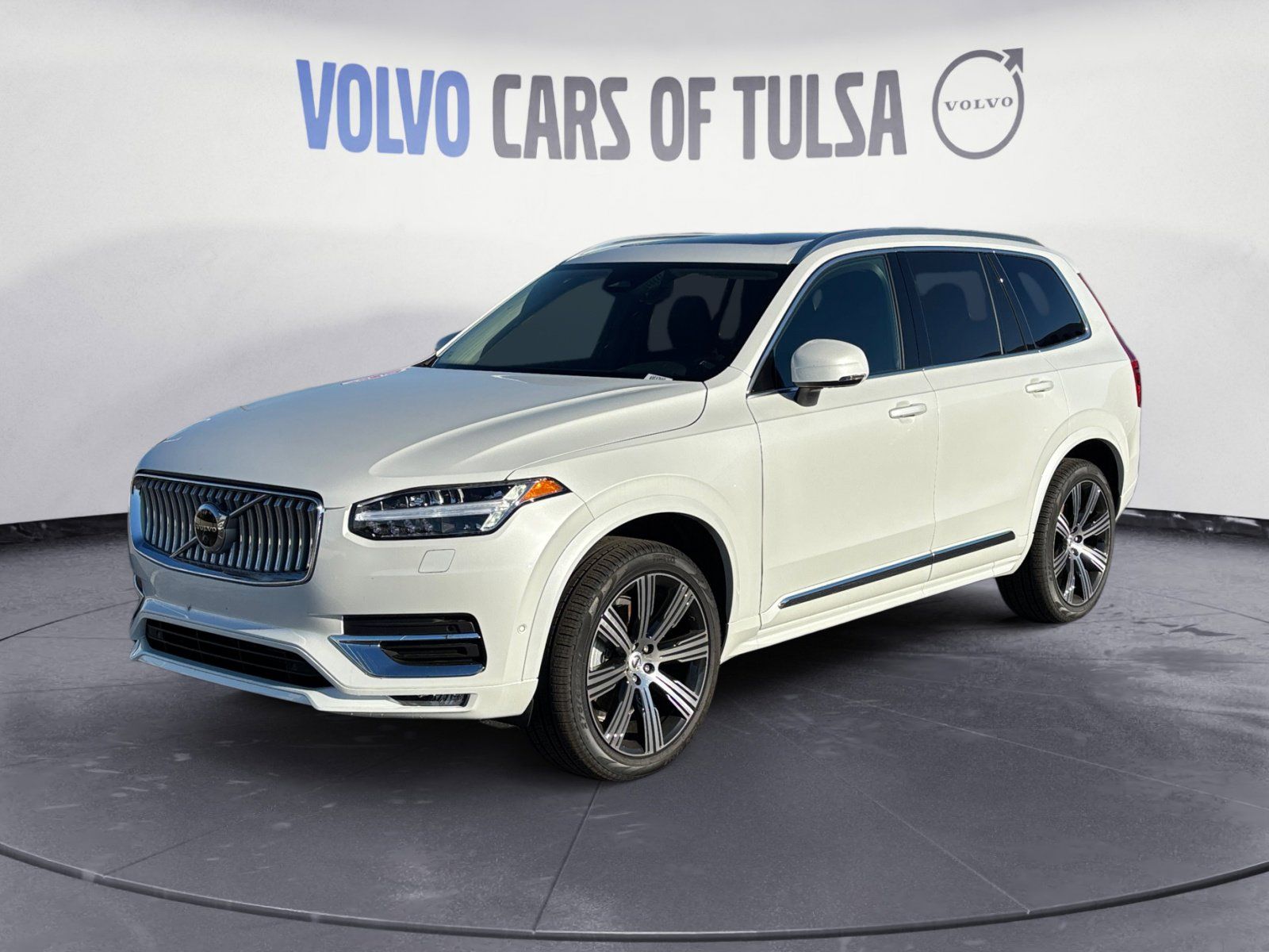 2025 Volvo XC90 Plus's photo