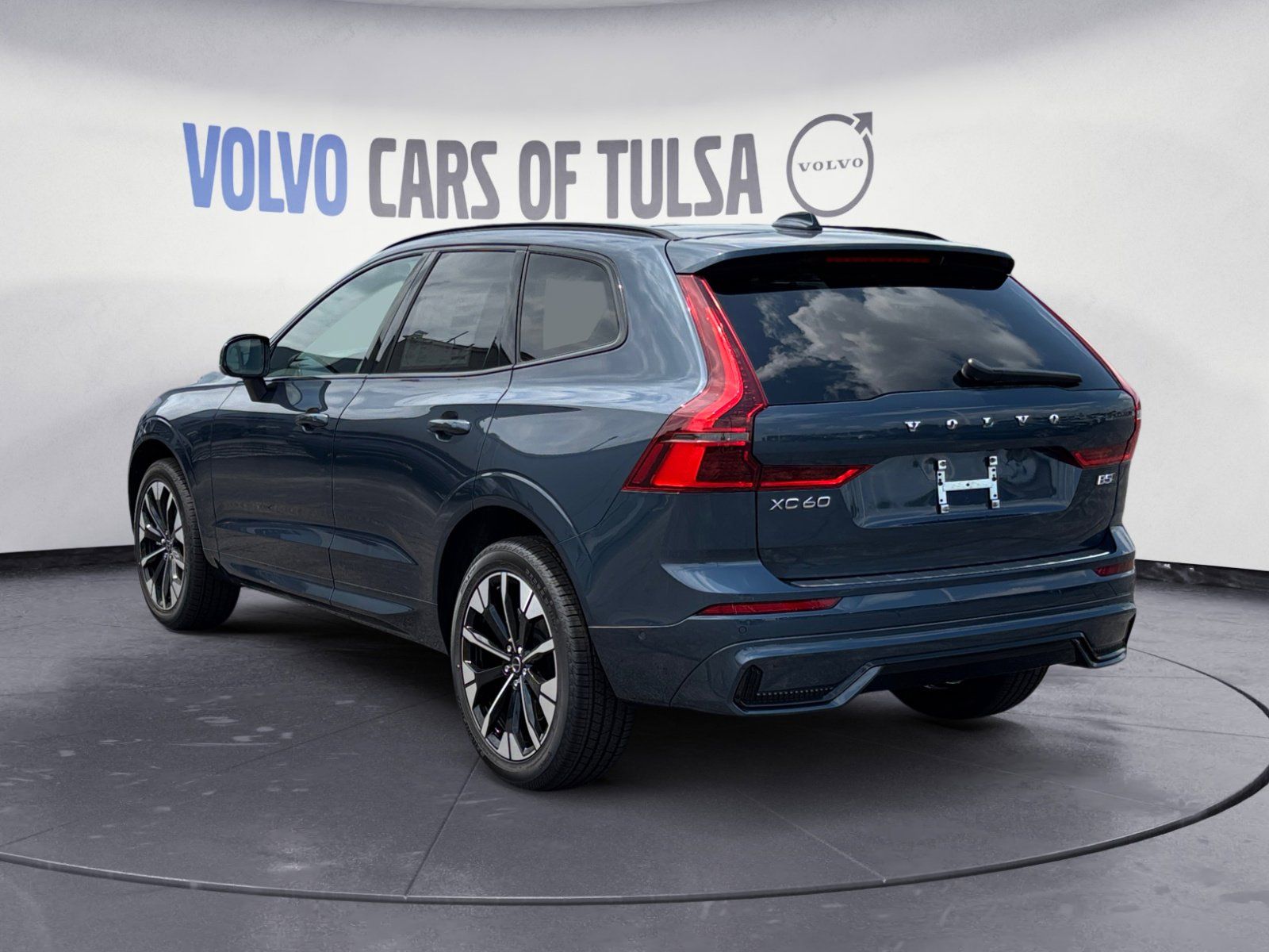 2026 Volvo XC60 B5 Plus photo 3