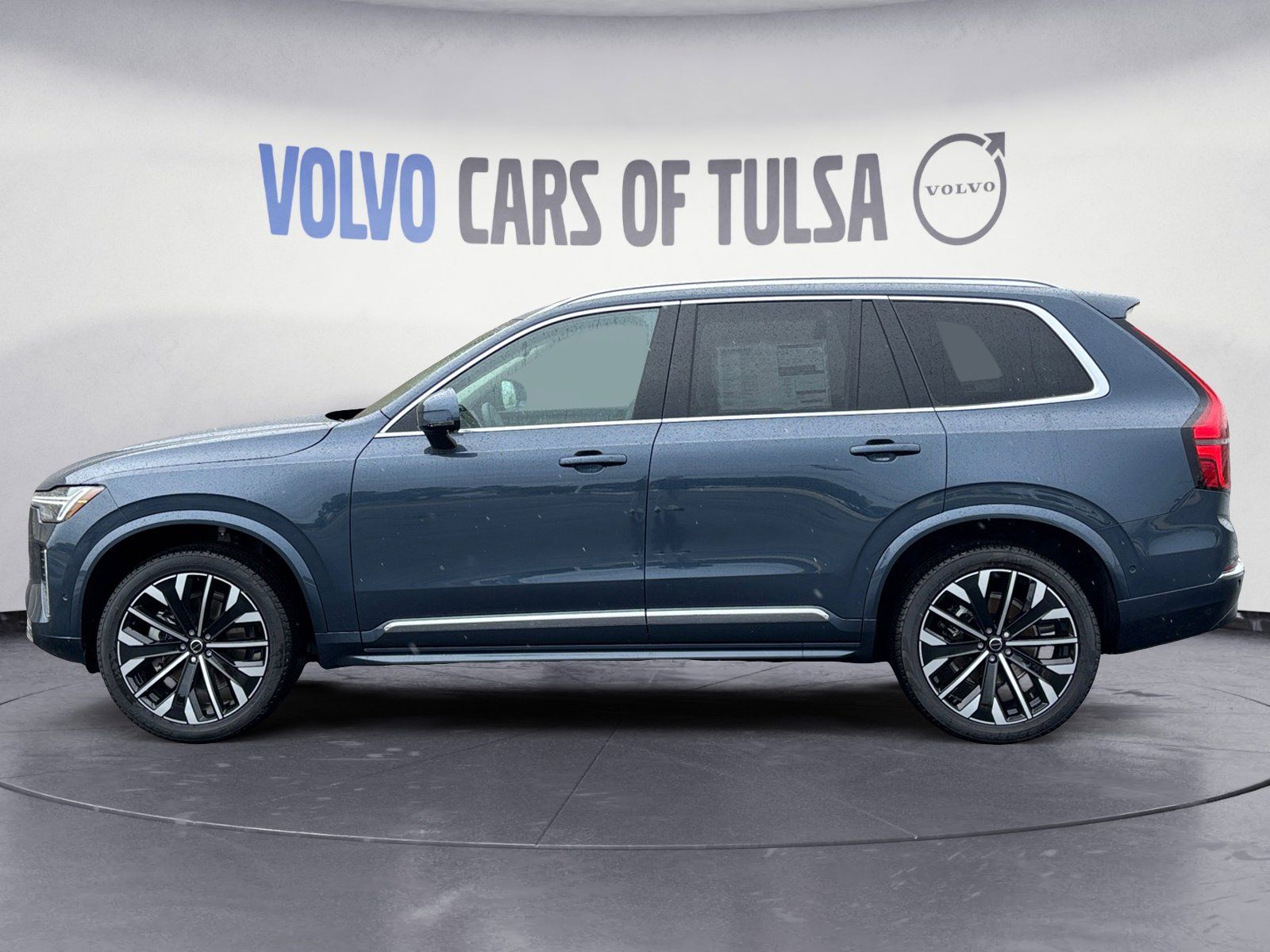 2026 Volvo XC90 B5 photo 2