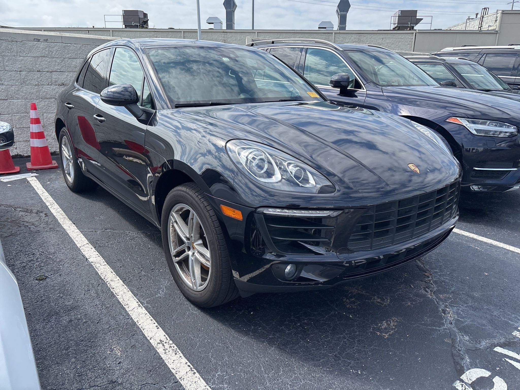 2018 Porsche Macan Base photo 3
