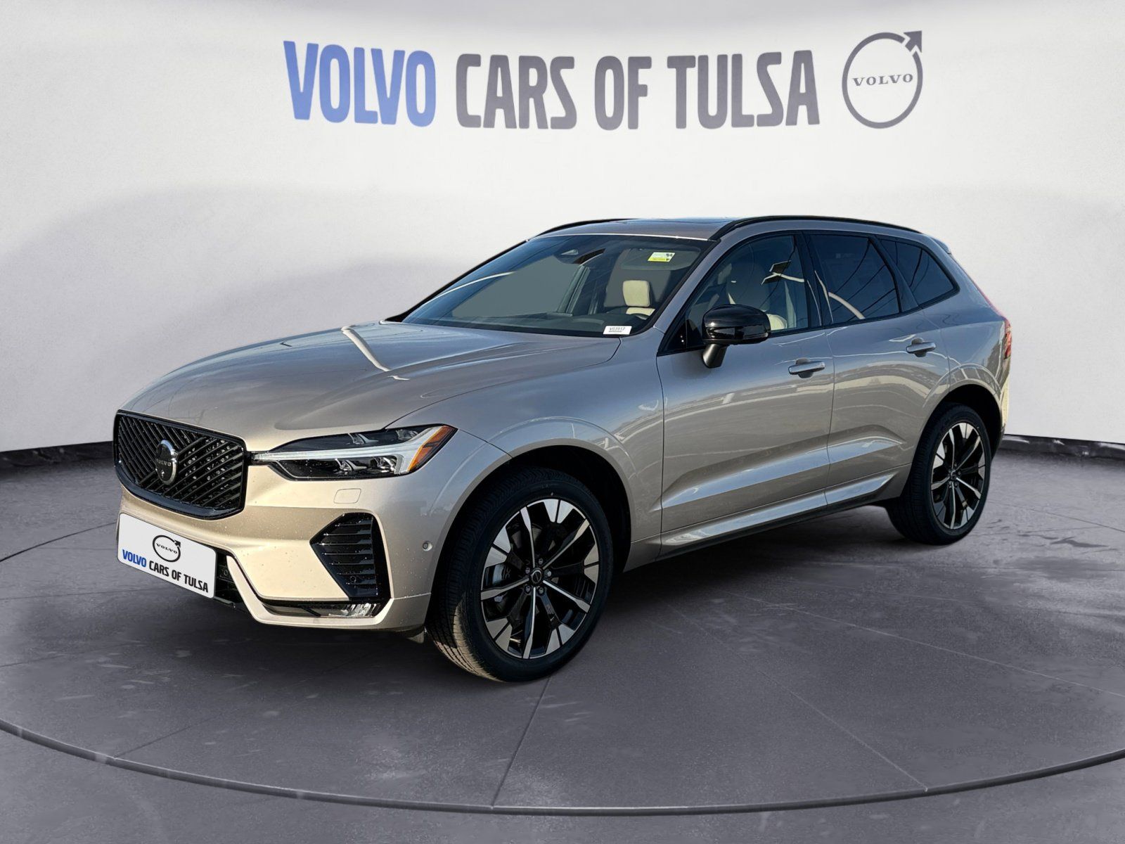 2026 Volvo XC60 Plus's photo
