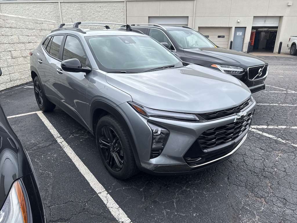 Used 2025 Chevrolet Trax Activ SUV