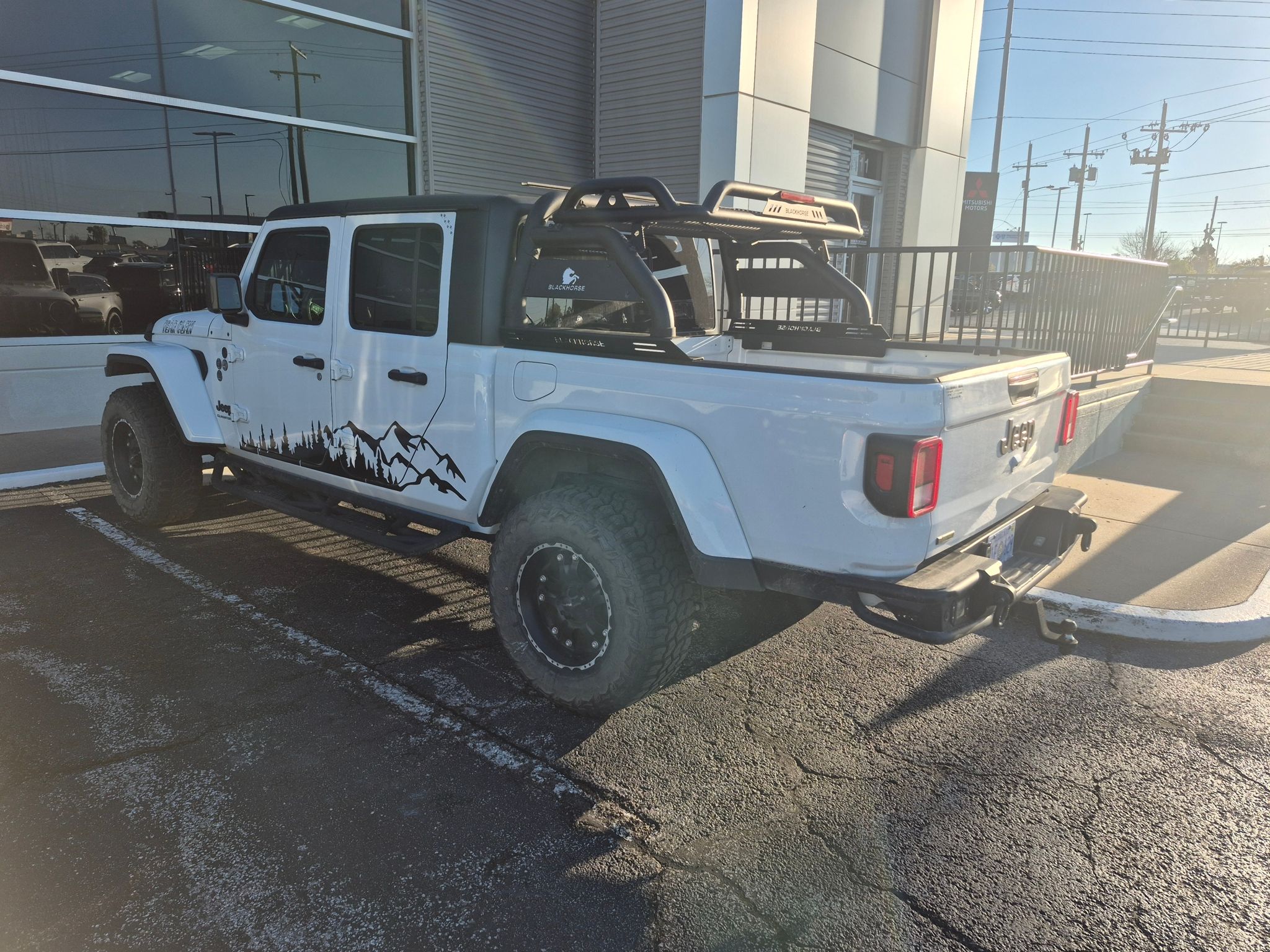 2023 Jeep Gladiator Sport S photo 2