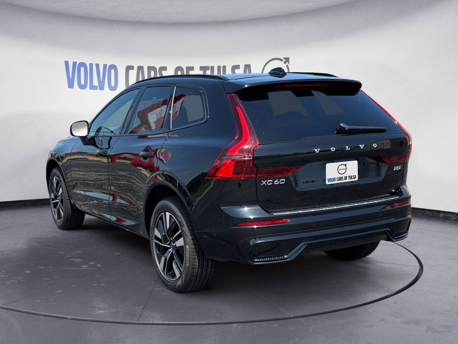 2026 Volvo XC60 B5 Plus photo 3