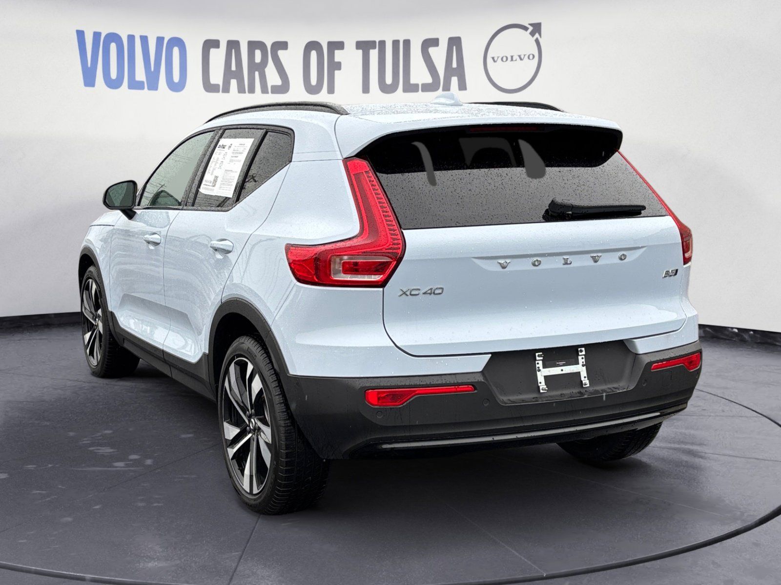 2025 Volvo XC40 AWD Plus photo 3