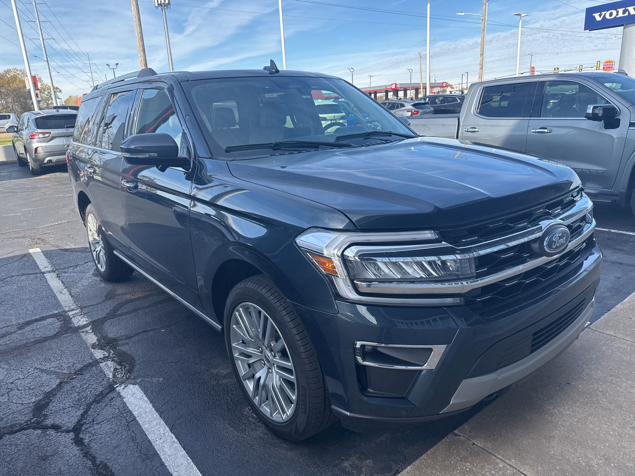 2024 Ford Expedition Limited's photo