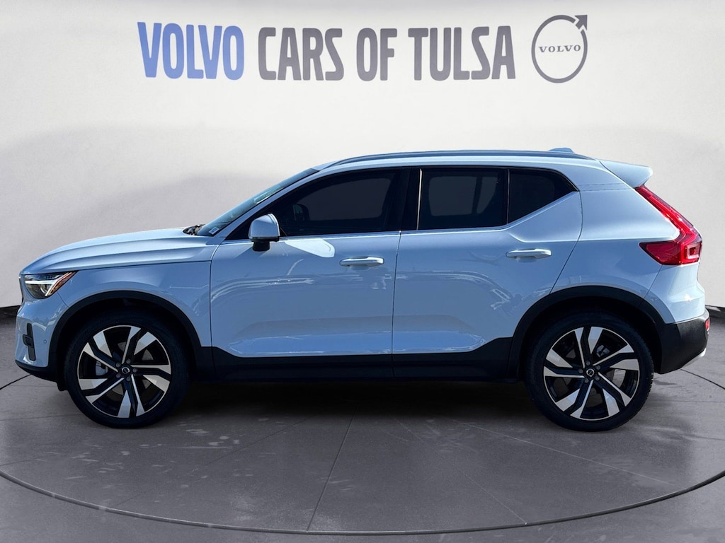 New 2025 Volvo XC40 B5 Ultra Bright Theme SUV