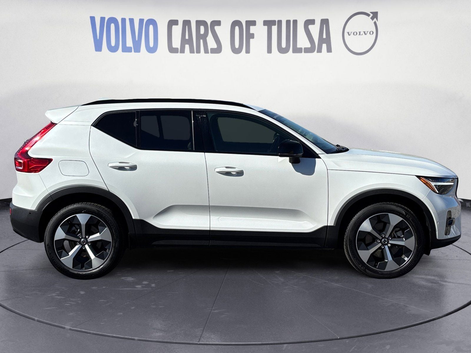 2026 Volvo XC40 Plus - Photo 6