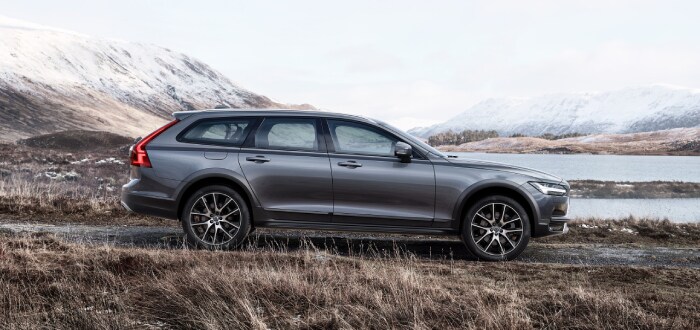 Volvo V90 Cross Country in the snowy plains