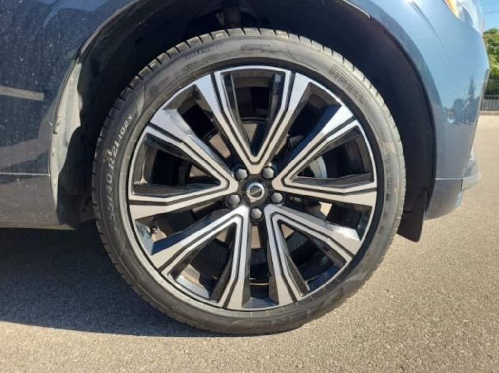 Certified 2023 Volvo XC60 B5 Ultimate Bright Theme SUV