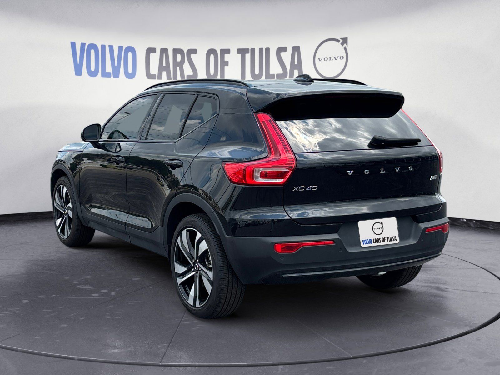 2025 Volvo XC40 Plus photo 3