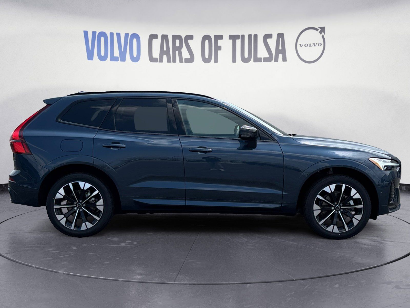 2026 Volvo XC60 Plus - Photo 6