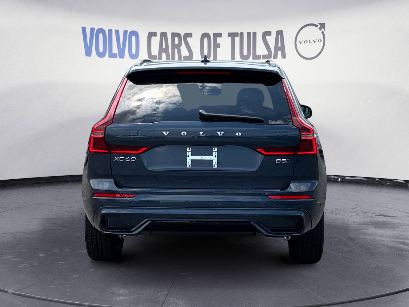 2026 Volvo XC60 B5 Plus photo 4