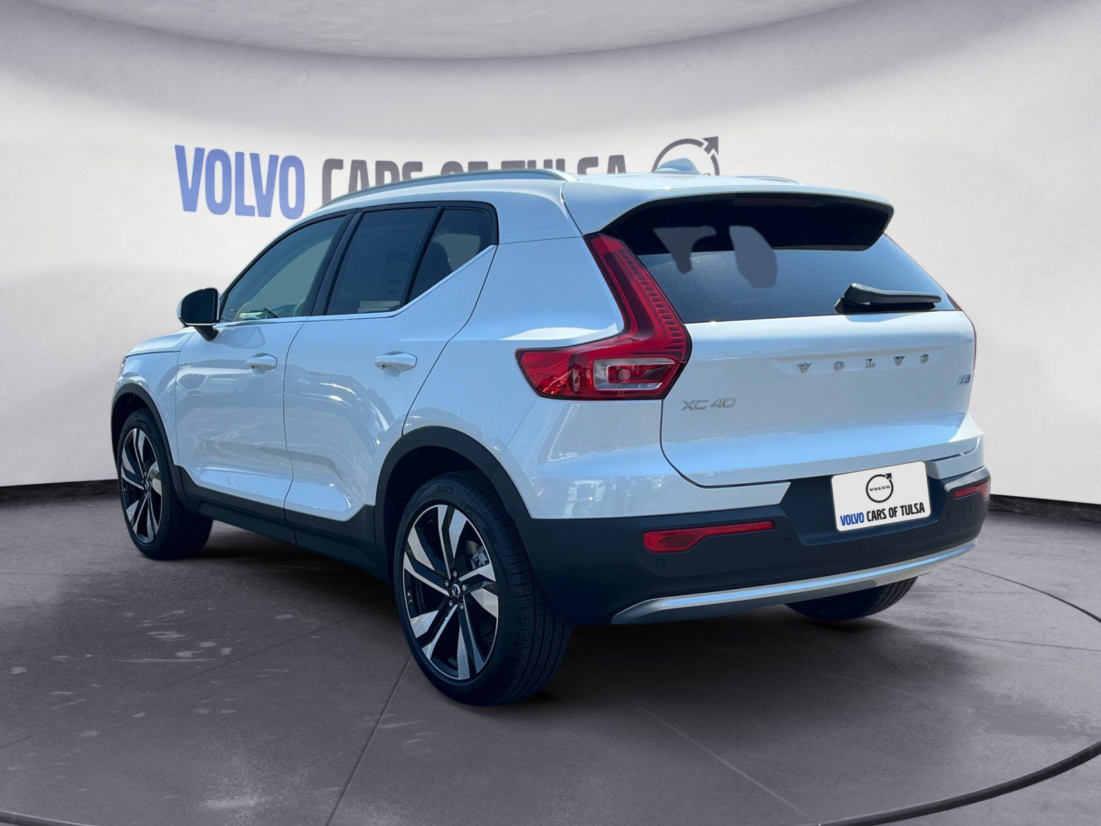 2025 Volvo XC40 Plus photo 3