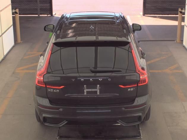 2025 Volvo XC60 B5 Plus photo 2