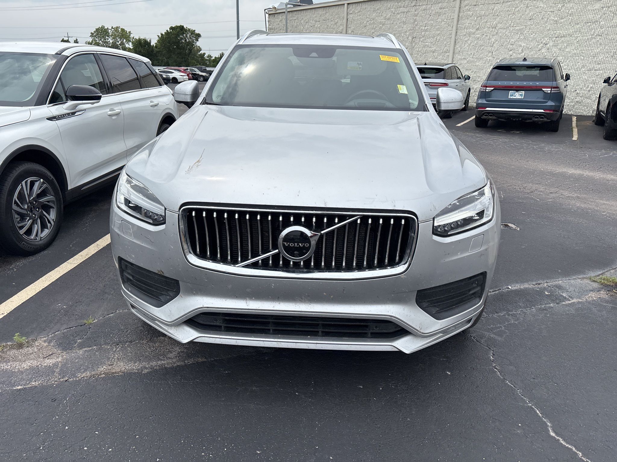 2022 Volvo XC90 T5 Momentum photo 2