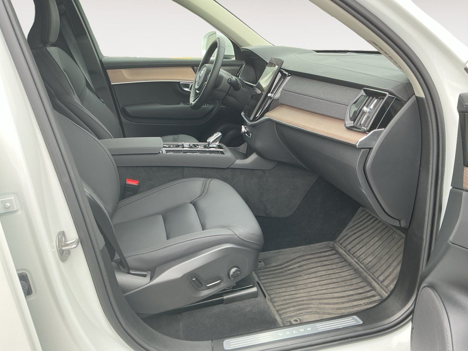 2026 Volvo XC90 Plus - Photo 15