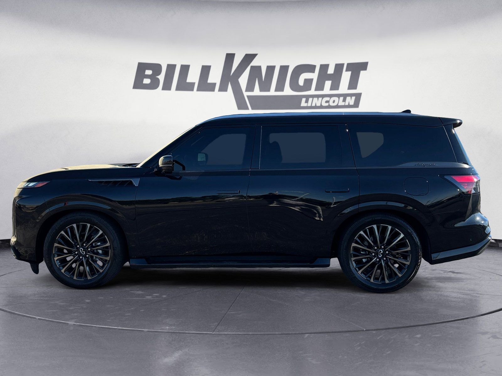 2025 Infiniti QX80 photo 2