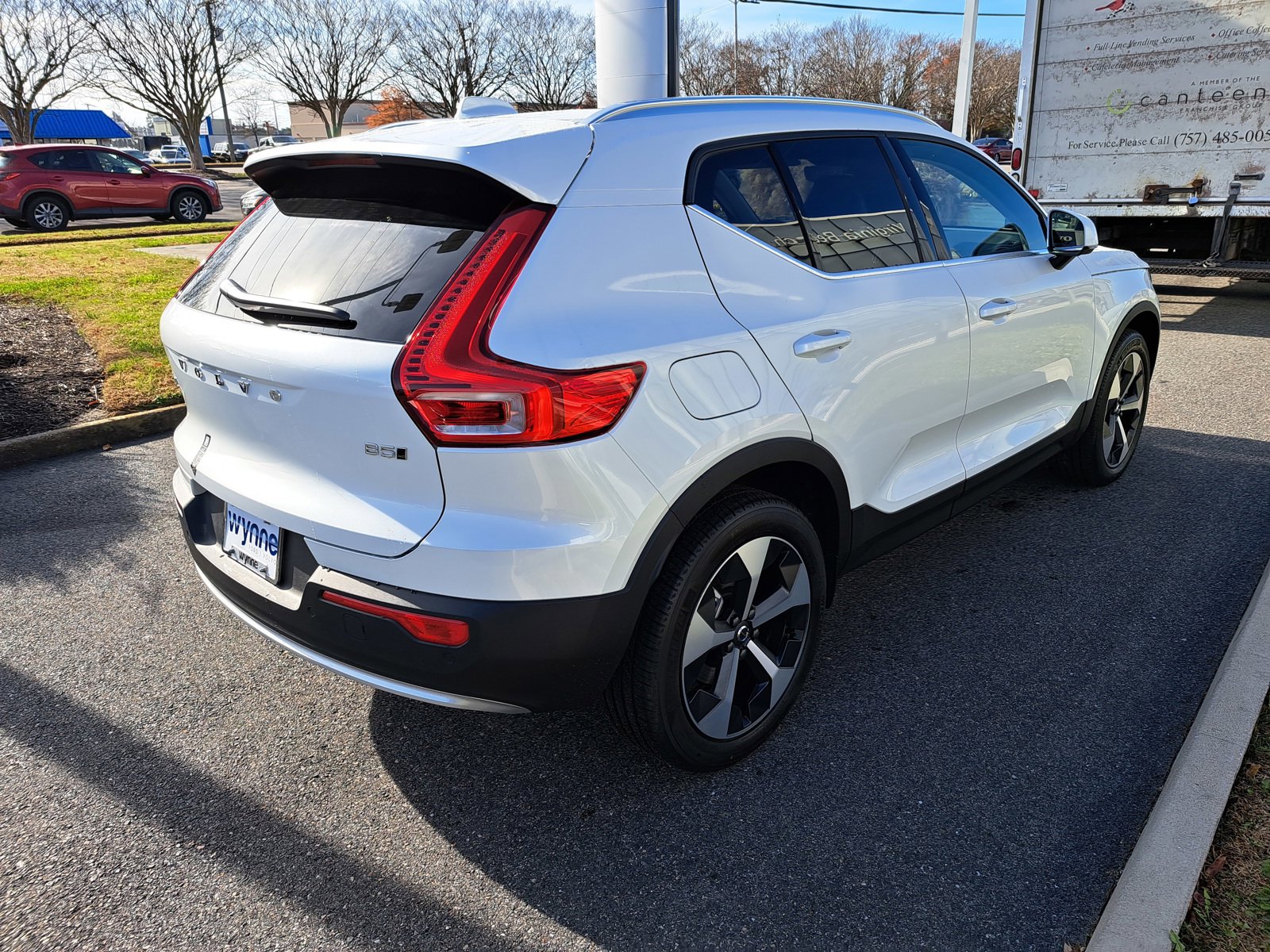 2025 Volvo XC40 Core photo 3