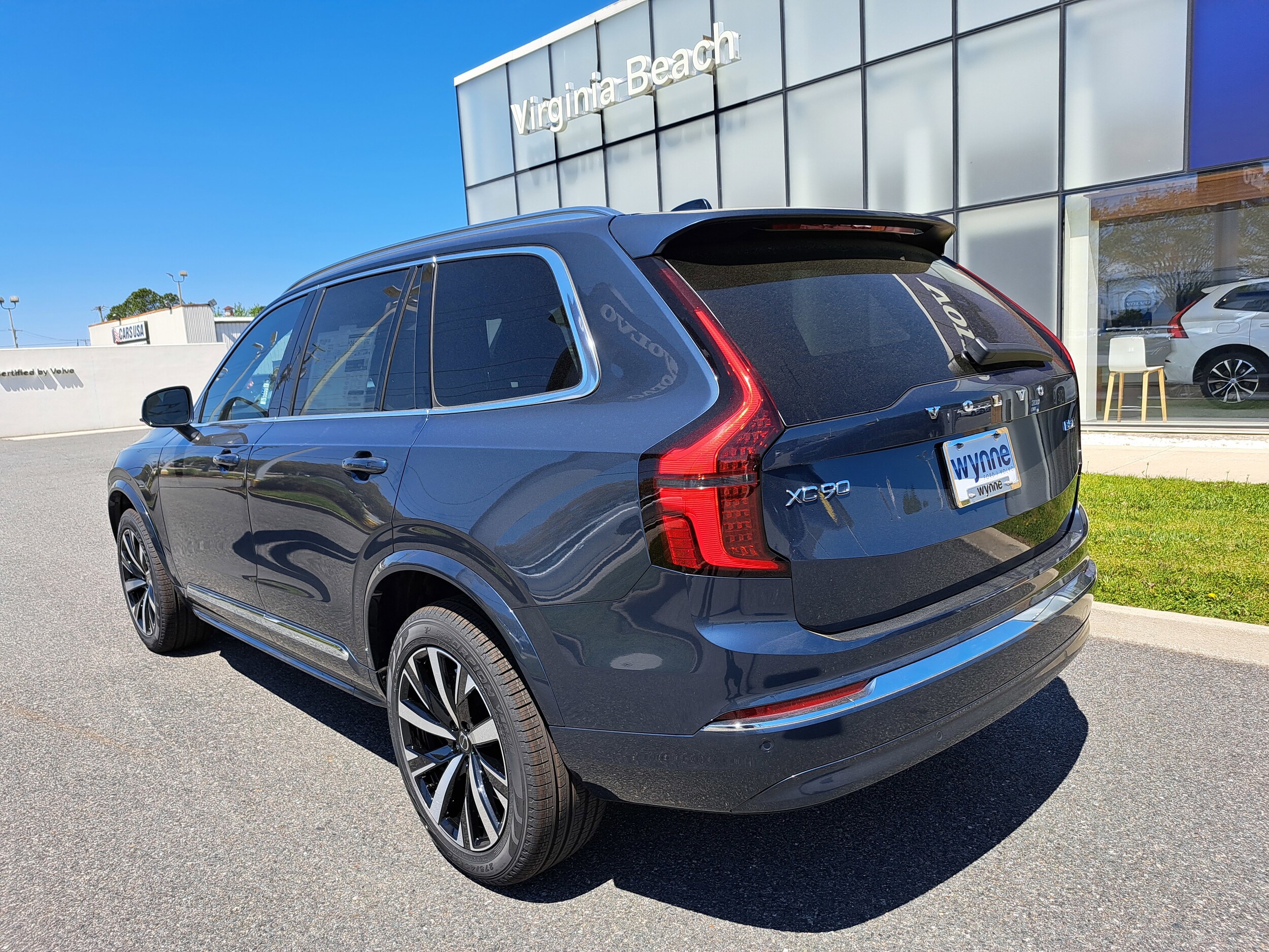 2025 Volvo XC90 B5 Core photo 3