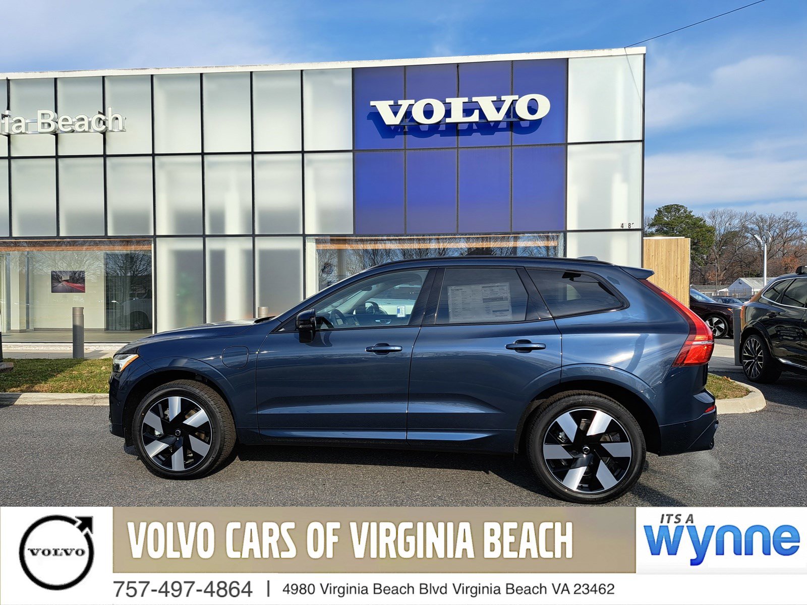 2025 Volvo XC60 Plus's photo