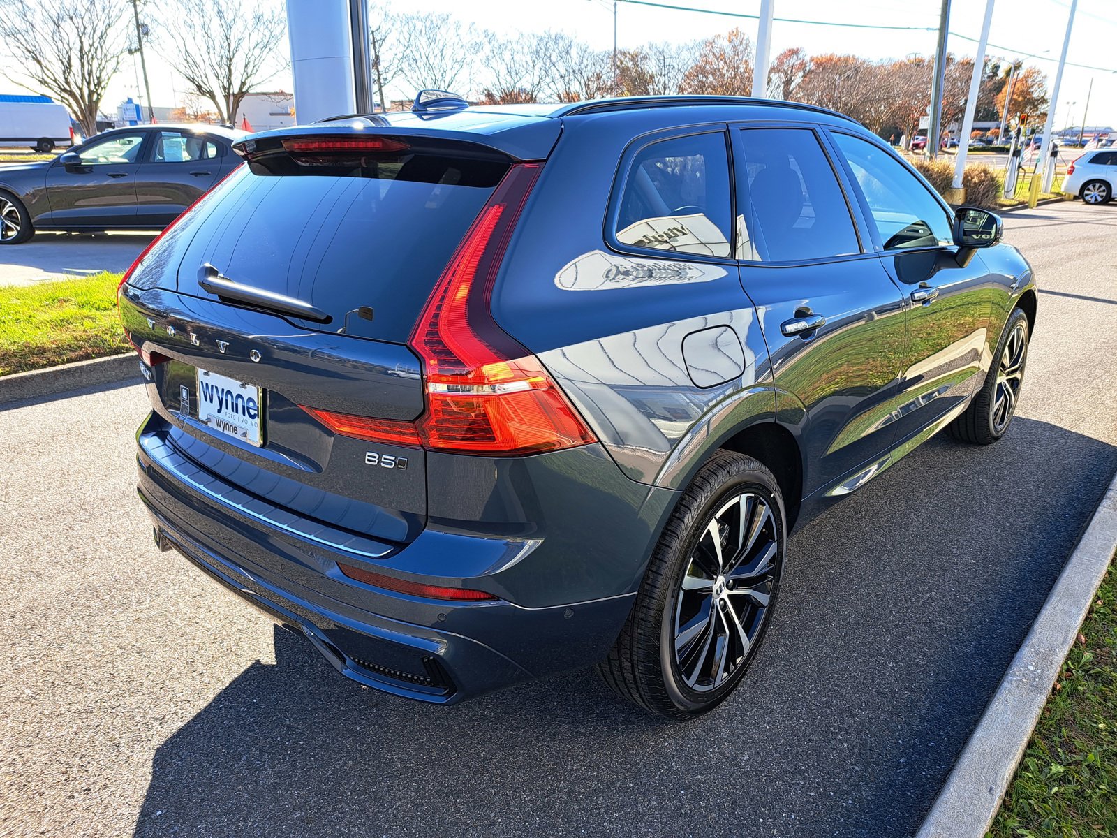 2025 Volvo XC60 B5 Plus photo 3