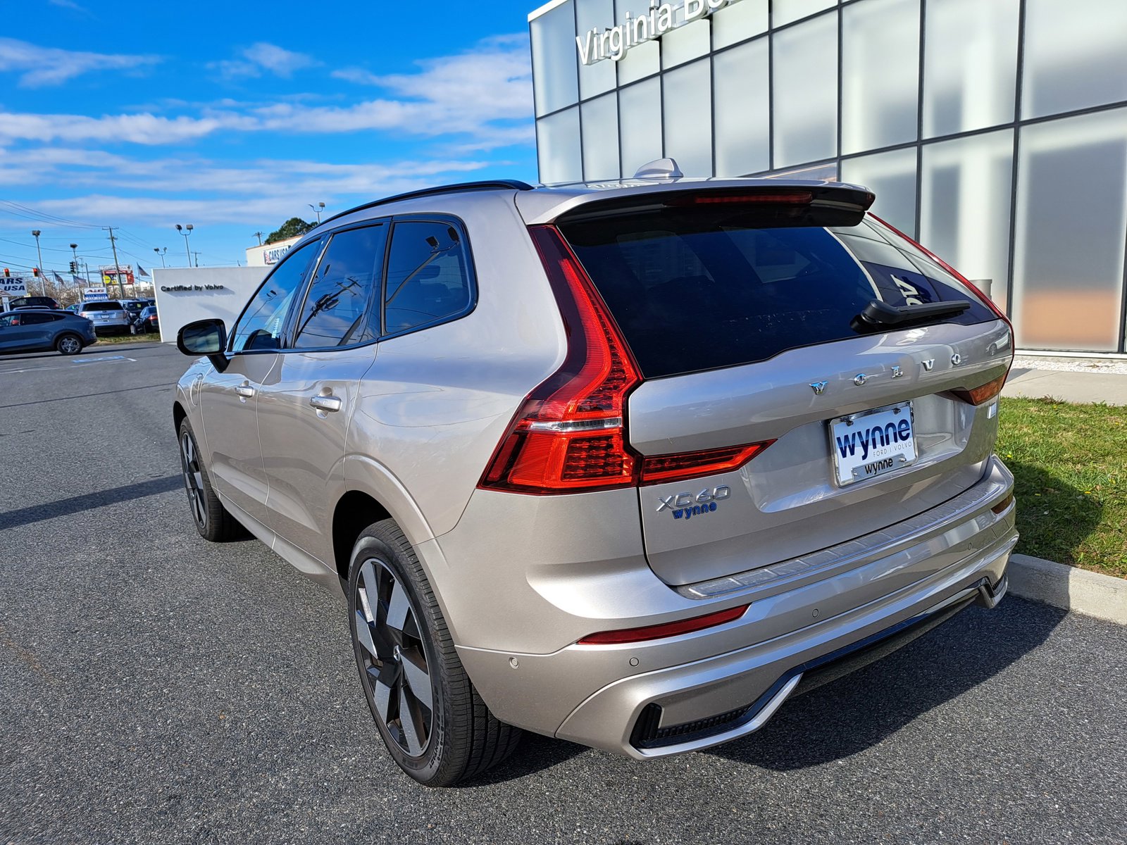 2024 Volvo XC60 T8 Plus photo 4