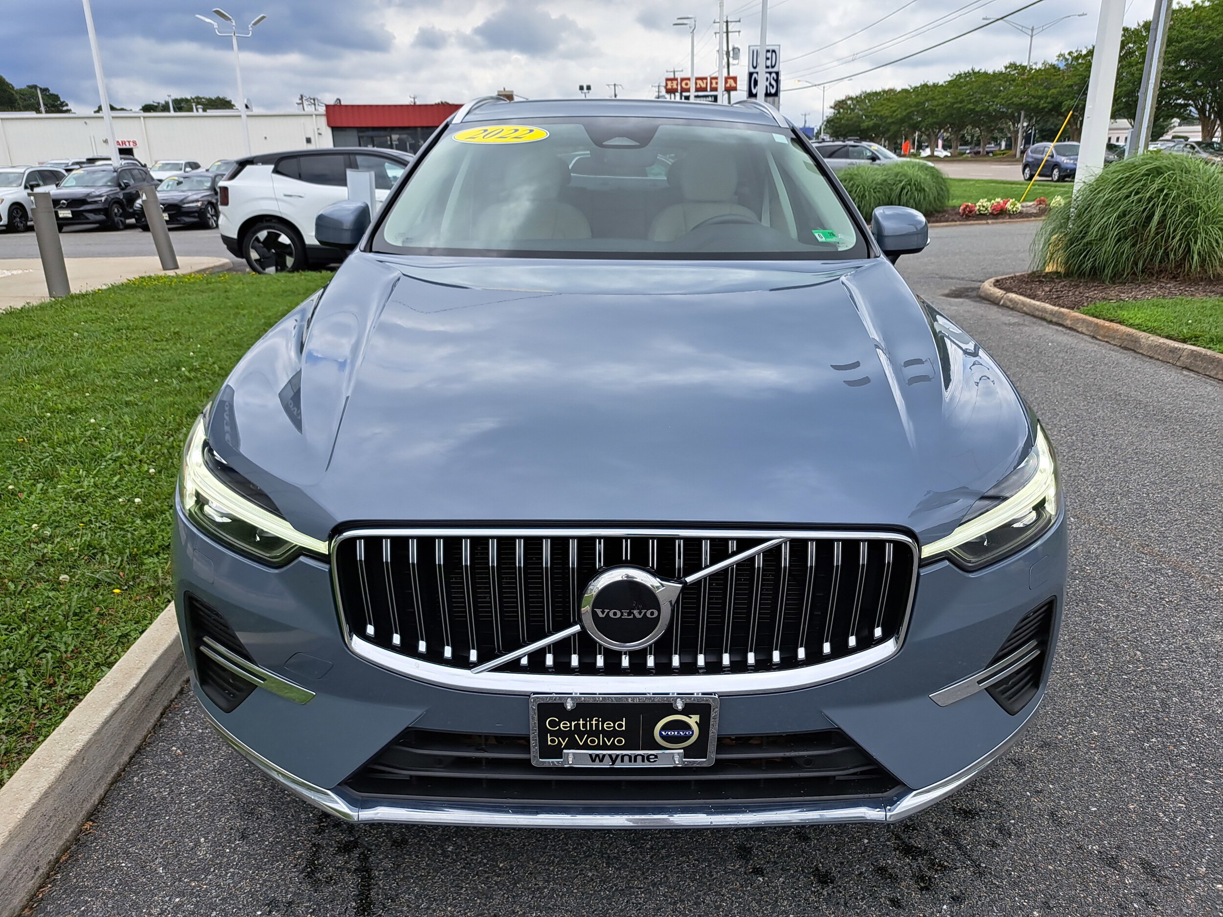 2022 Volvo XC60 Inscription photo 3
