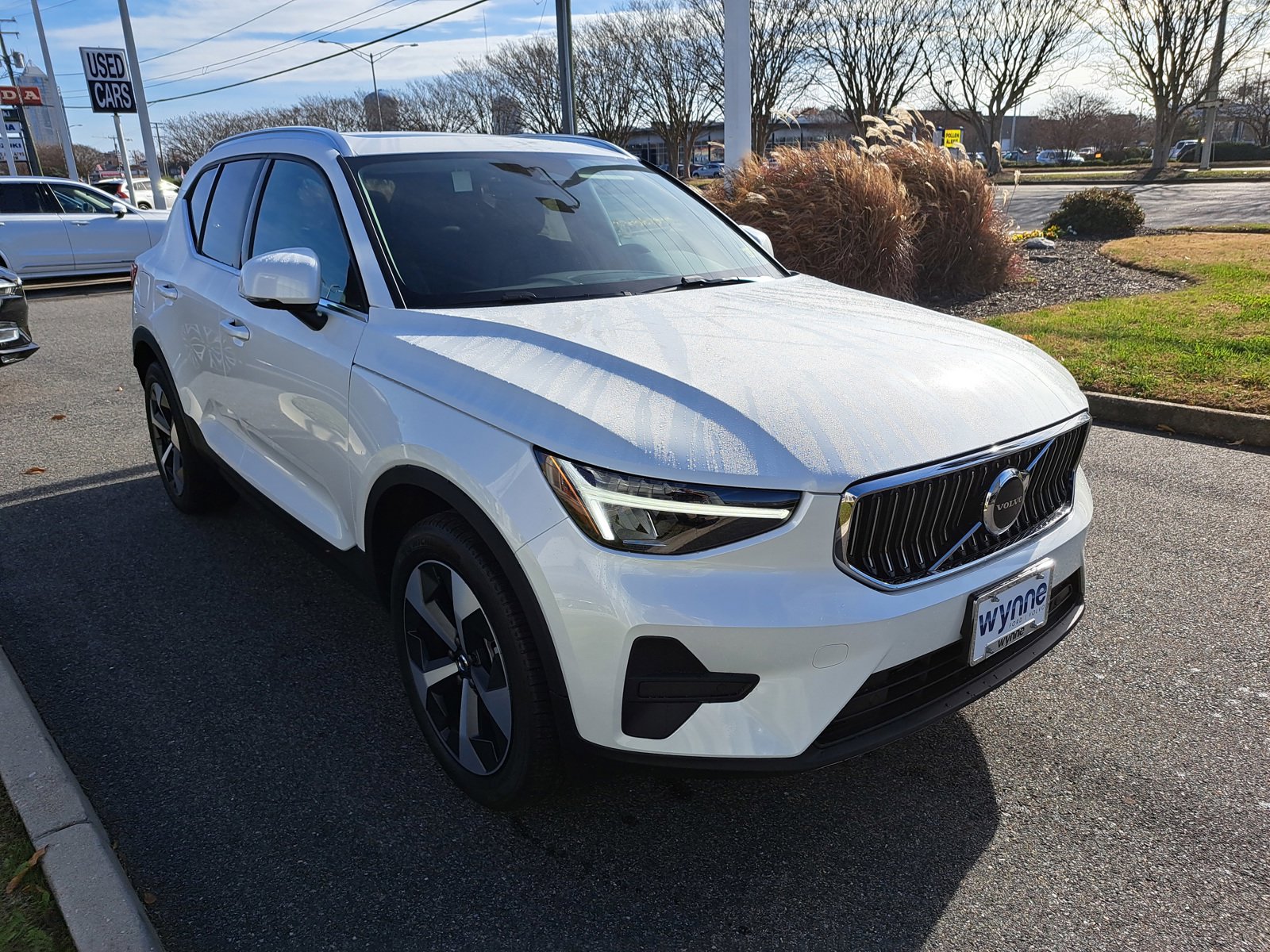 2025 Volvo XC40 Core photo 2