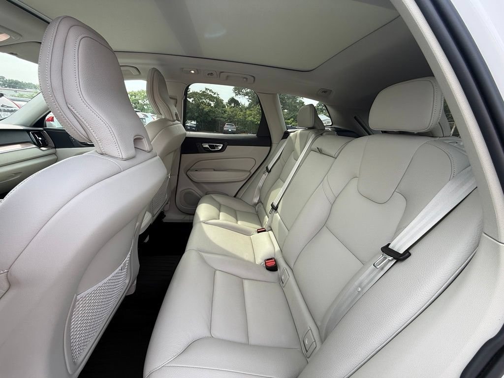 Certified 2022 Volvo XC60 Momentum B5 AWD Momentum