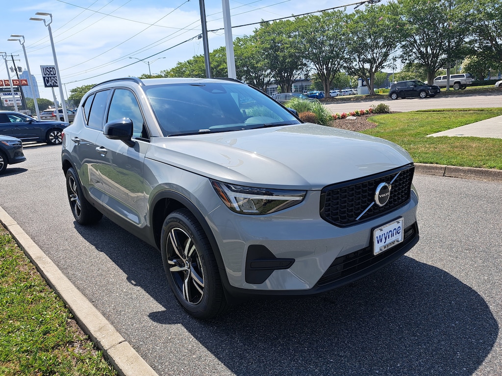 New 2026 Volvo XC40 B5 Core SUV