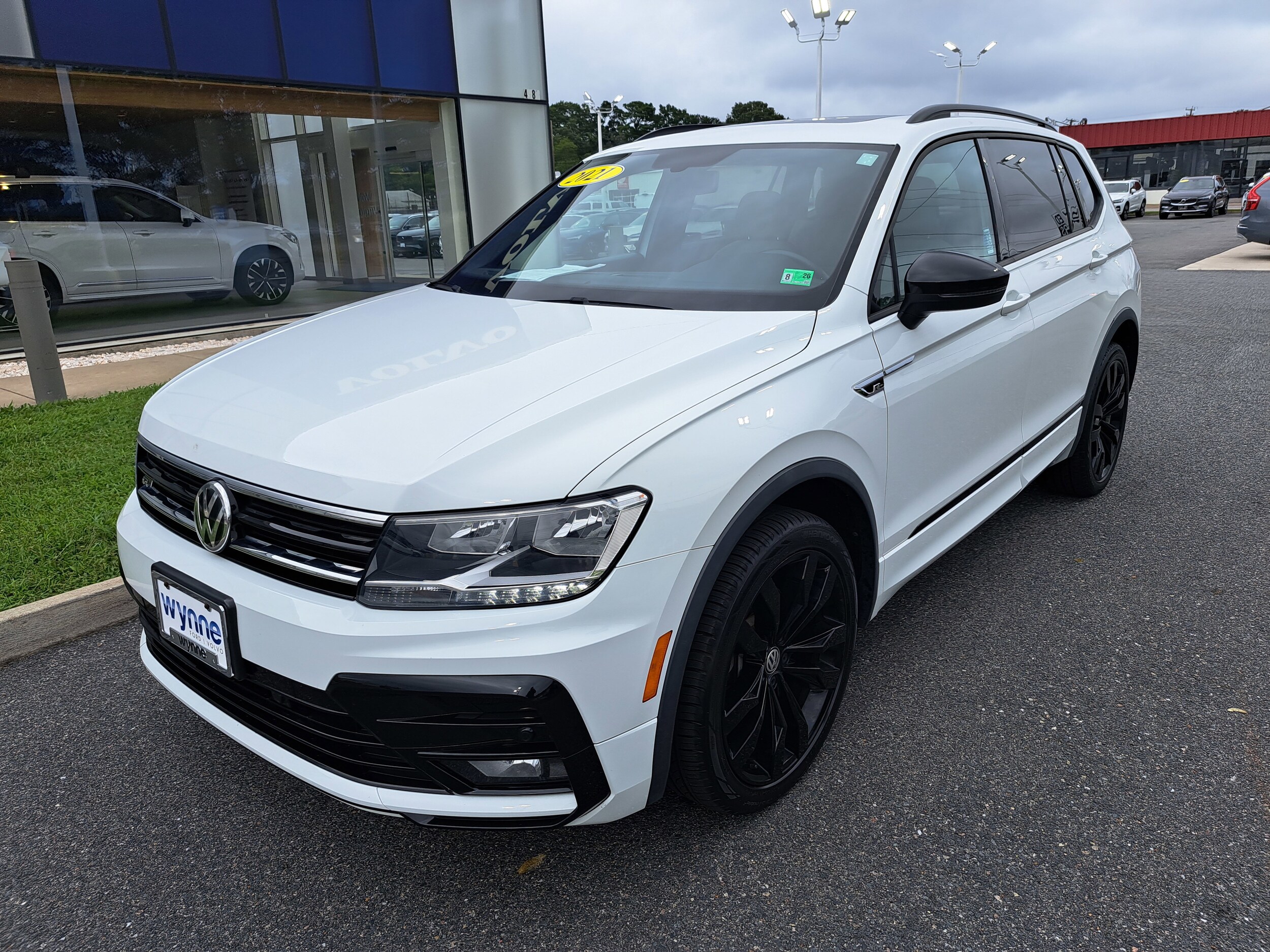 2021 Volkswagen Tiguan SE R-Line Black photo 2