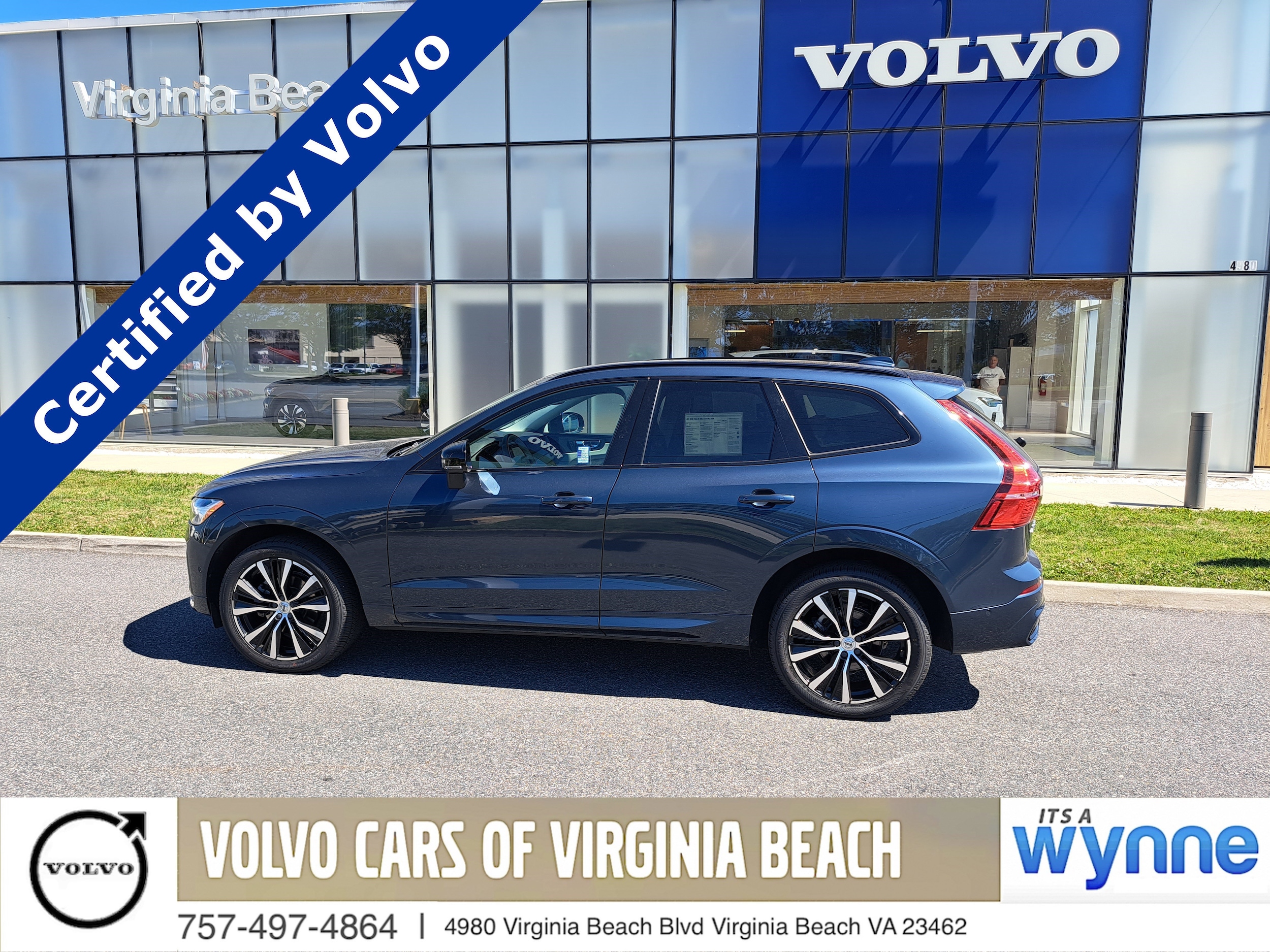 2024 Volvo XC60 B5 Plus Dark Theme AWD's photo