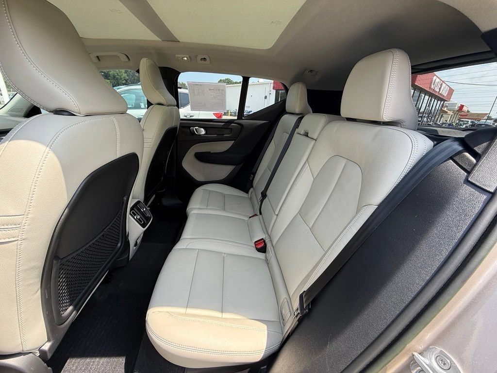 Certified 2023 Volvo XC40 Plus Bright Theme B5 AWD Plus Bright Theme