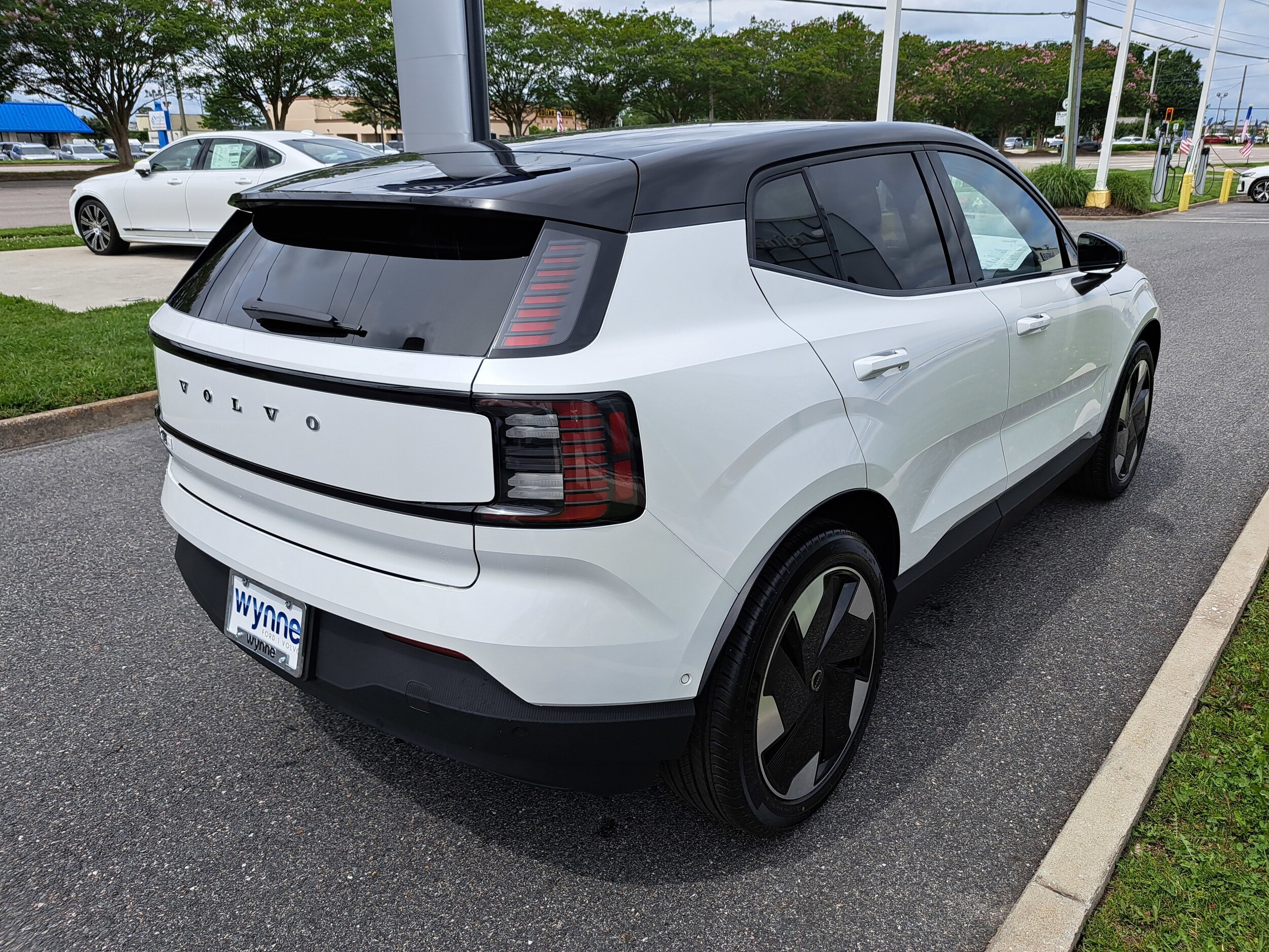 2025 Volvo EX30 Ultra photo 2
