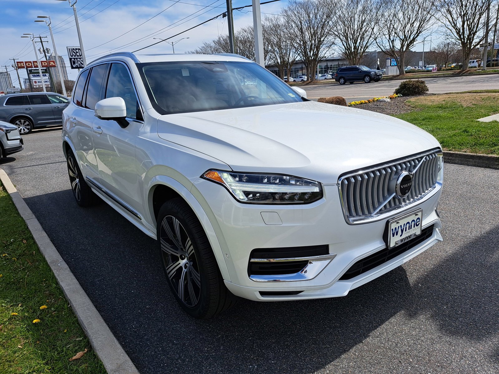 2025 Volvo XC90 T8 Plus photo 2