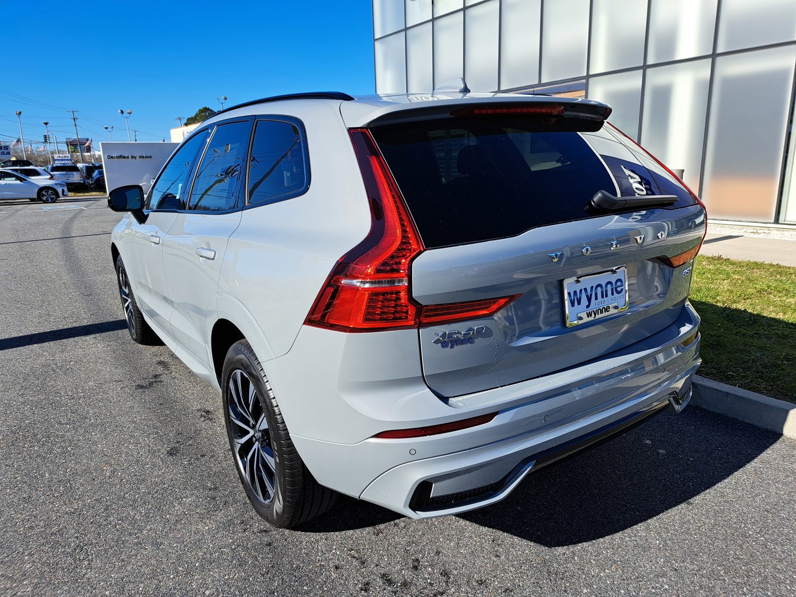 2025 Volvo XC60 B5 Core photo 4